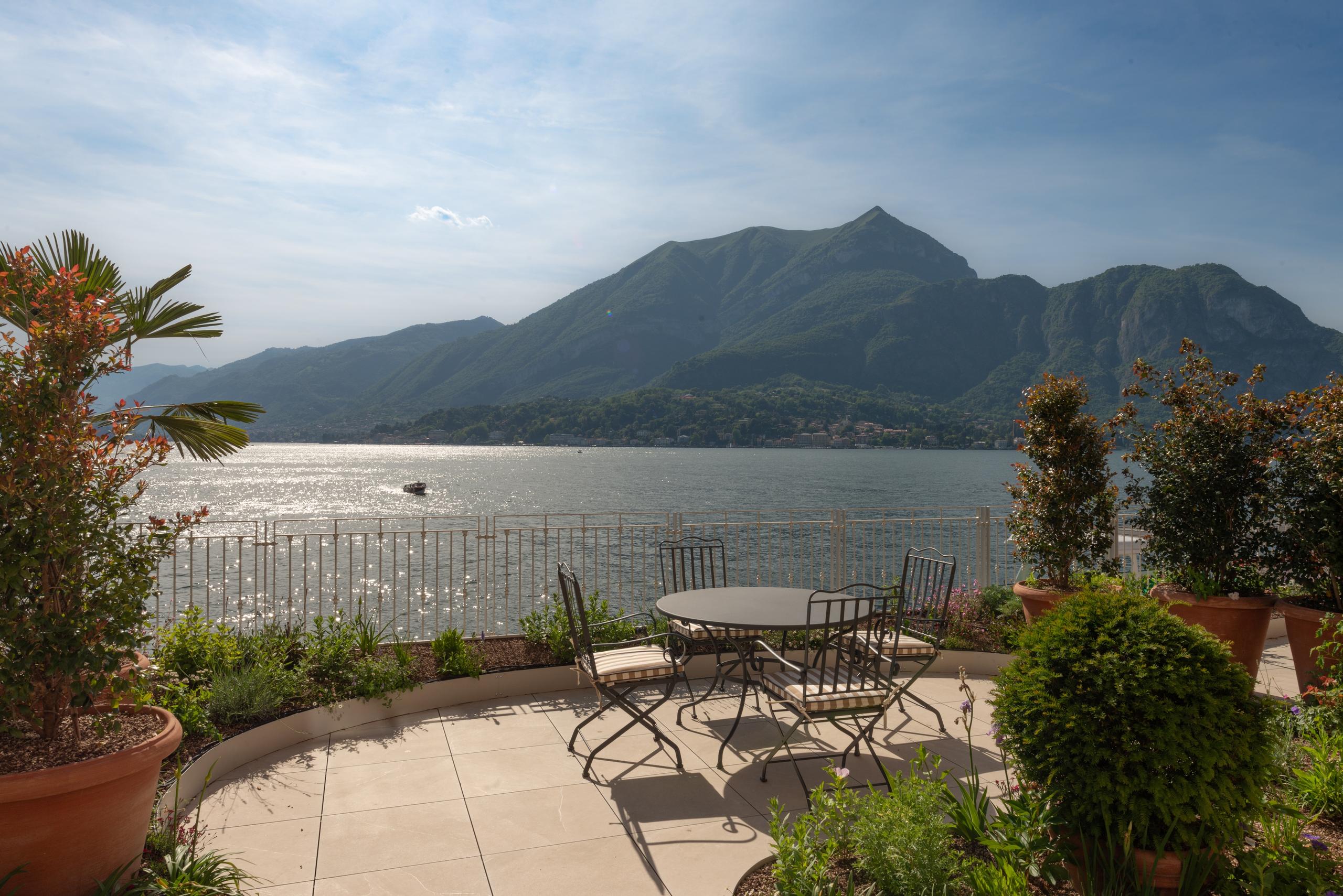 Grand Signature Suite garden terrace with lake view - Palazzo Genazzini